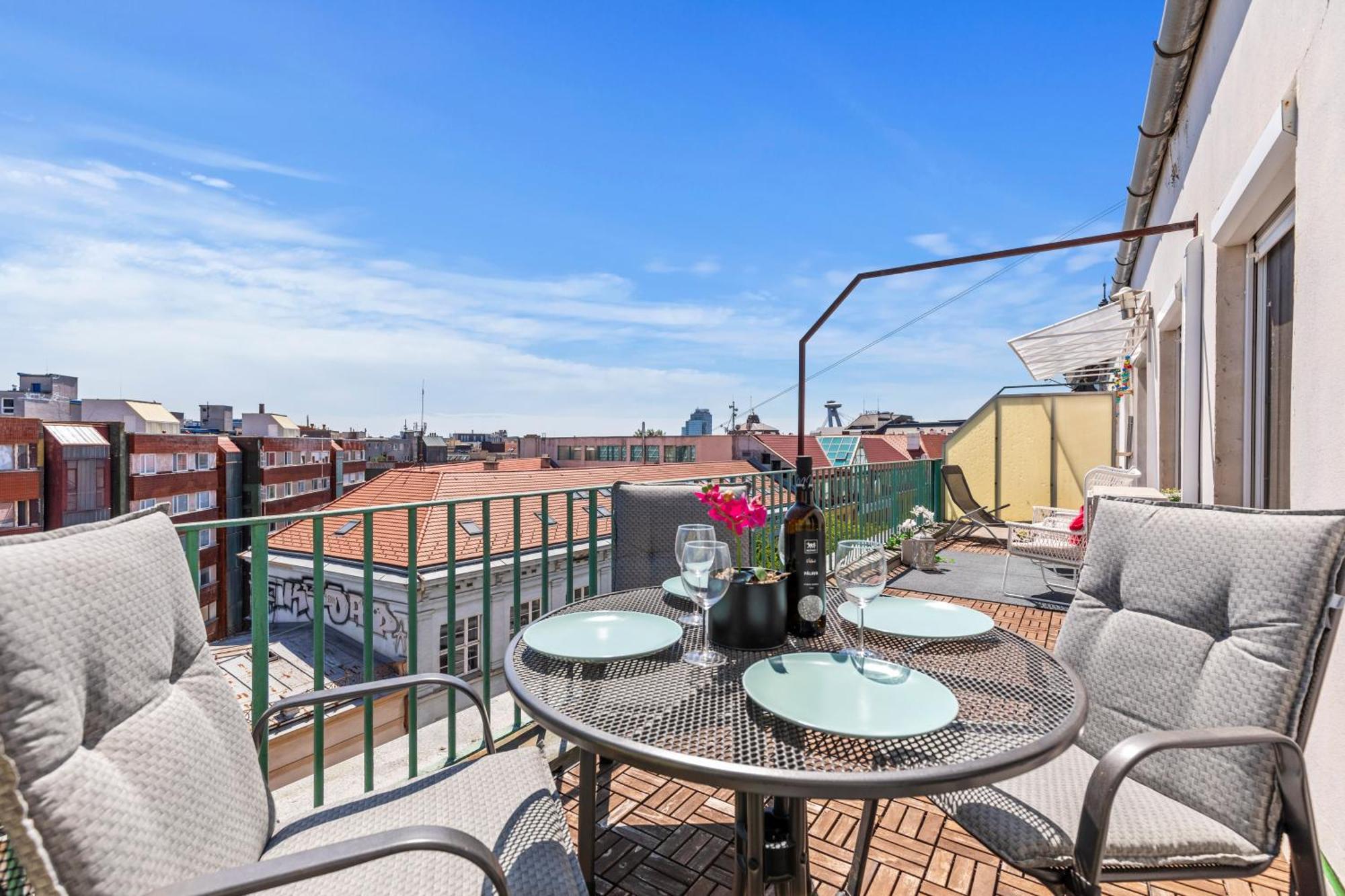 Heart Of The City Center 2 Rooms By Zazi Bratislava Exterior foto